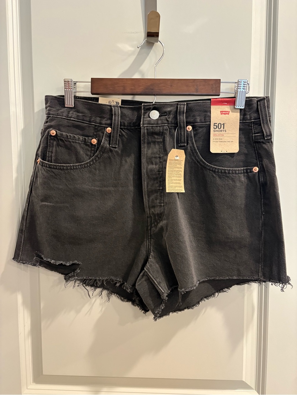 NEW Levi’s 501 High-Rise Denim Shorts Cutoff Washed Black Women’s size 31 - Picture 4 of 11